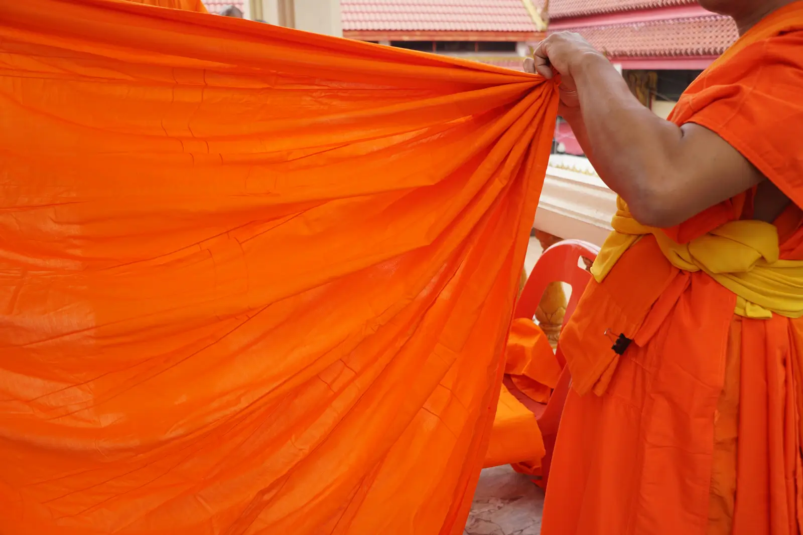 บุญกฐิน คือประเพณีถวายผ้าจีวรหลังออกพรรษา